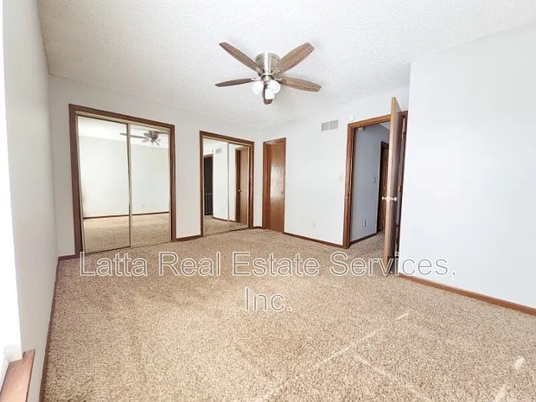 18810 E Manor Dr — Photo 7