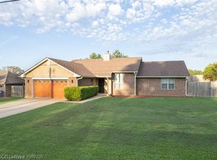 610 S Oak St, Greenwood, AR 72936