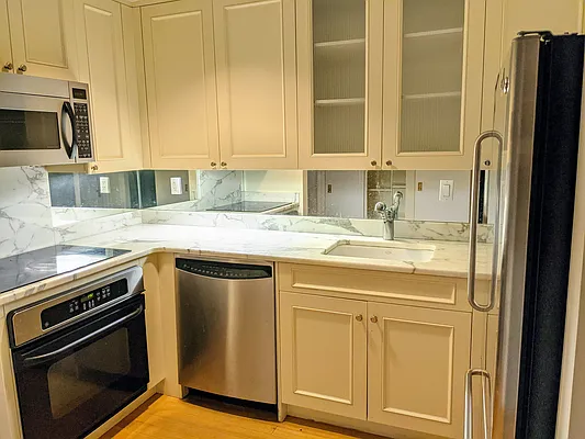 Rented by Douglas Elliman | media 8