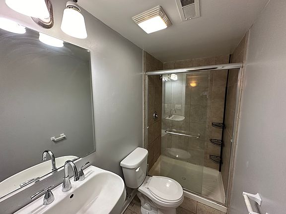 4th image of 3217 N Karlov Ave #G