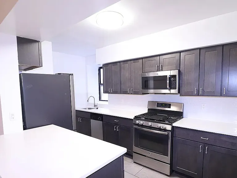 3415 Parsons Blvd #4R — Photo 10