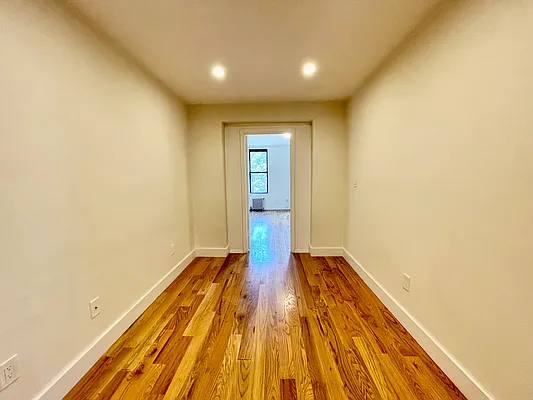 Rented by Bond New York | media 7