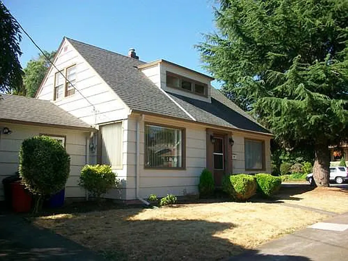 2 Bedroom 1 bath Cottage Style in MT Tabor/ Montavilla — Photo 1
