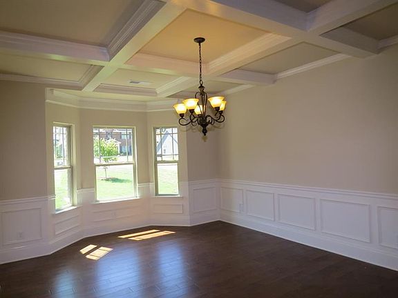 4th image of 3865 Brookhollow Dr