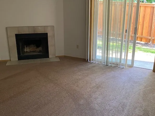 15422 SW Bangy Rd, Lake Oswego, OR 97035