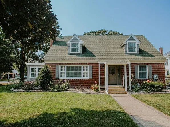 701 4th St NW, Austin, MN 55912