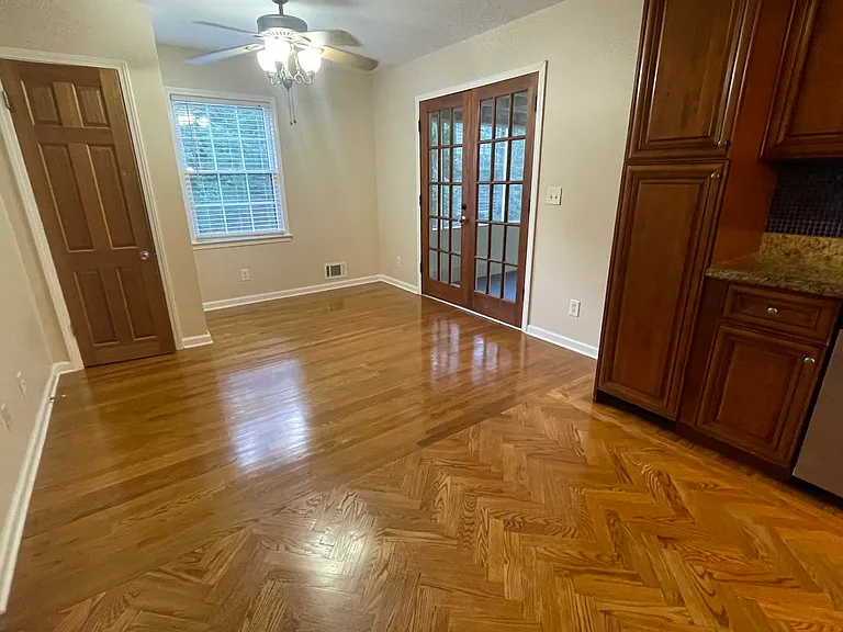 235 Corinth Ct — Photo 8