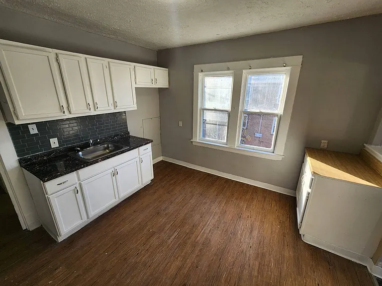 11702 Honeydale Ave — Photo 27