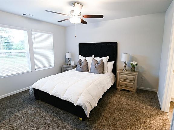 3rd image of 140 Green Row