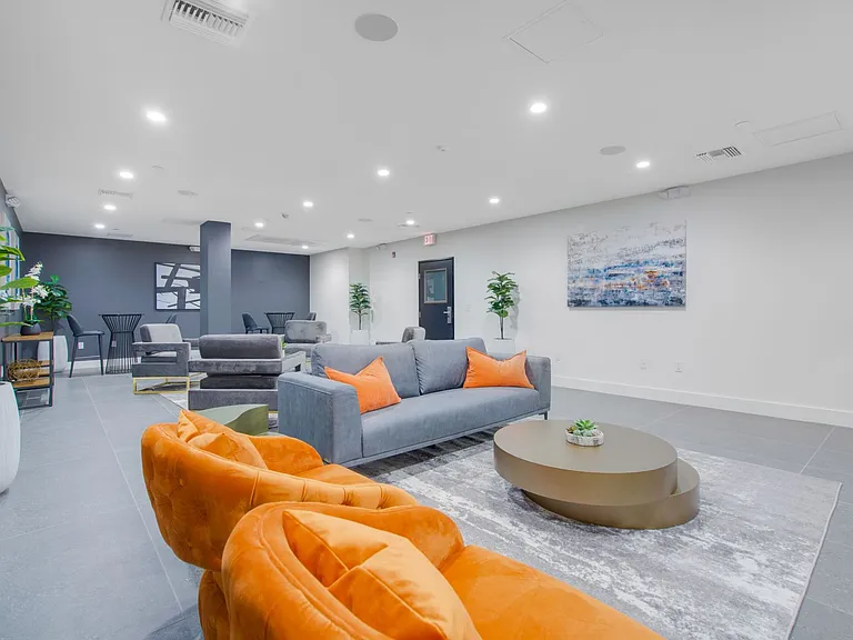V on Victory Apartments — Photo 27