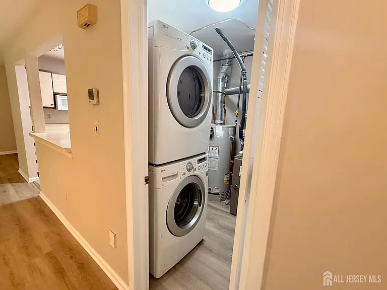 902 Woodhaven Dr — Photo 5