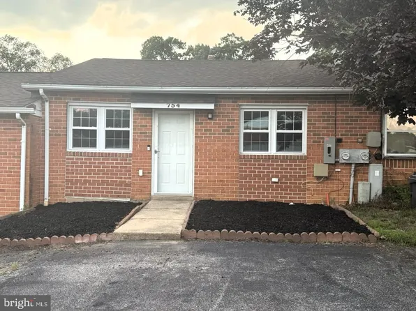 754 Red Clay Dr, Bear, DE 19701