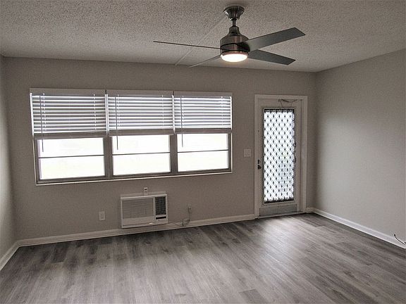2nd image of 169 Oakridge Cir #L