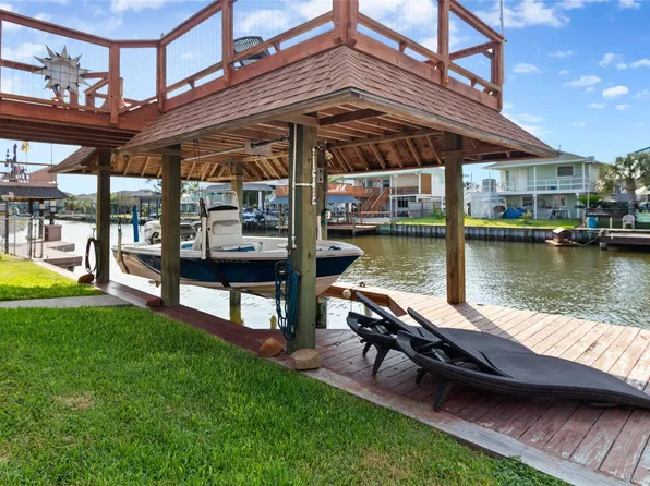 261 Barracuda St, Bayou Vista, TX 77563