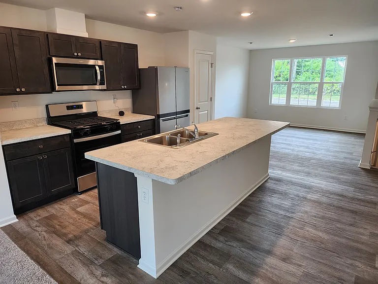 1537 Yosemite Way — Photo 4