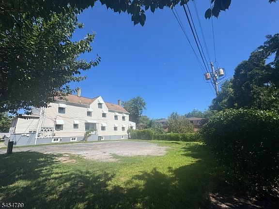 4th image of 682 Mill St