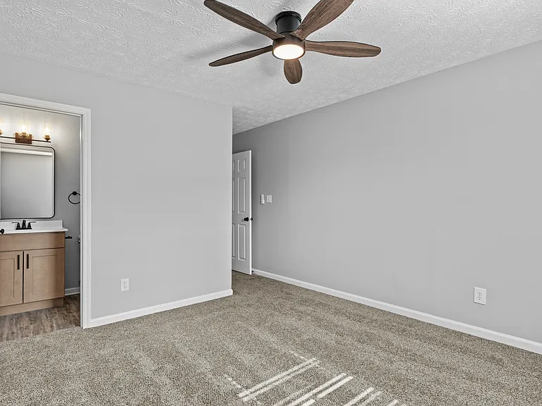 Mt. Tabor Apartments — Photo 10