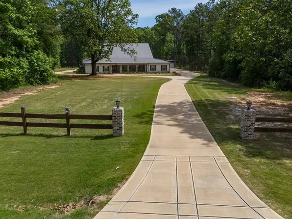 190 Hidden Lake Ct, Pine Mountain, GA 31822