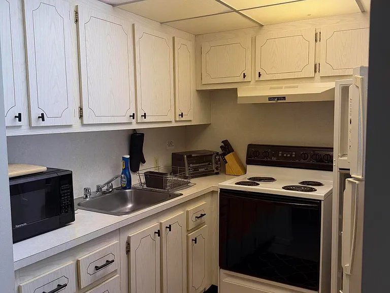469 Mansfield Dr #L — Photo 9
