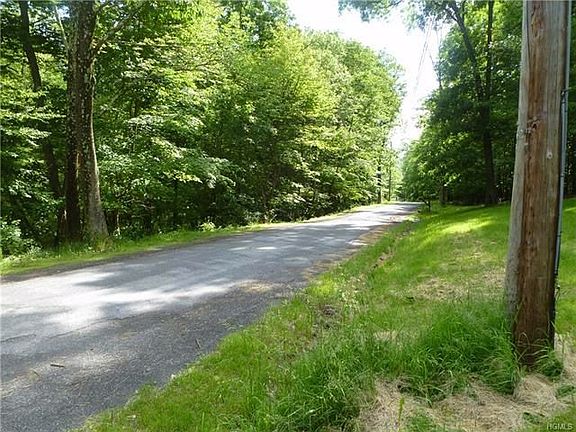 2nd image of 41 Sawyer Ln
