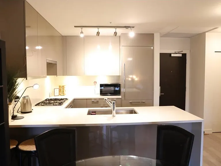 4488 Cambie St #306 — Photo 2