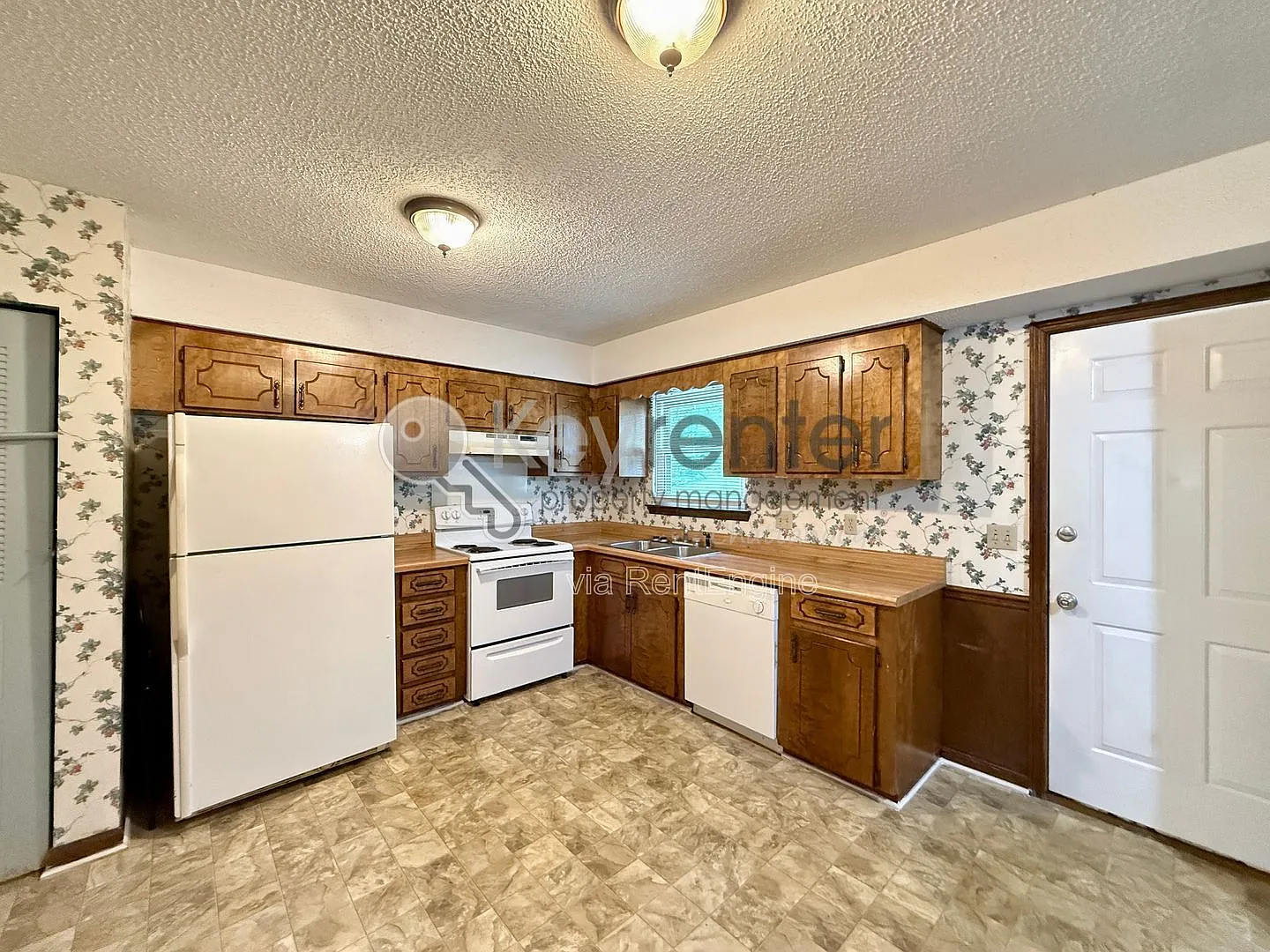 2 bed, 1.5 bath, 1000 sqft, $1,100 — Photo 2