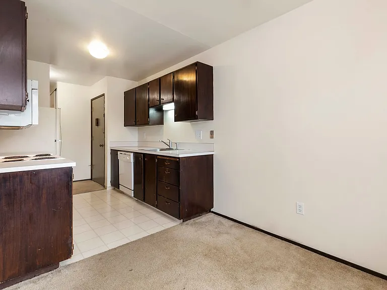 Heather Apartments — Photo 19