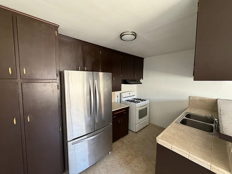 317 W Valencia Ave #B — Photo 4