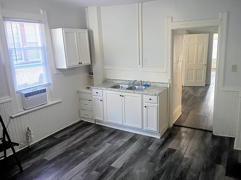 2431 N 20th St #LOWER — Photo 2