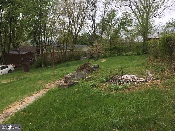 3rd image of 675 Ash St