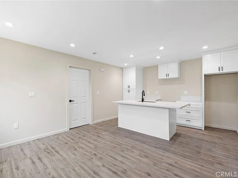 541 N Barbara Ave #B — Photo 1