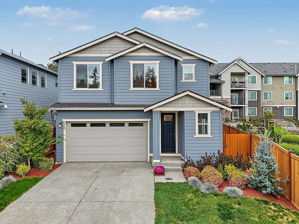 3 bed, 2.5 bath, 1999 sqft, $3,100 — Photo 1