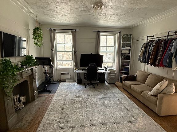 2nd image of 322 E 77th St #3