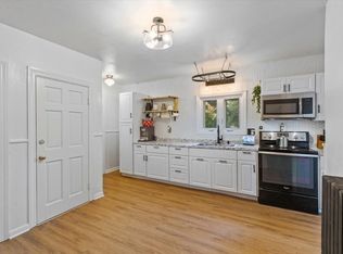 4 Greenwood St, Amesbury, MA 01913