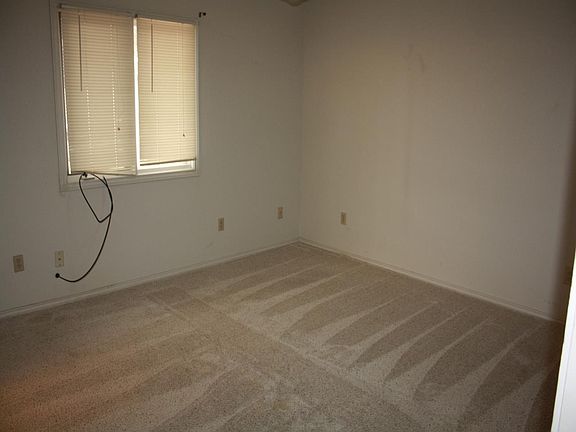 3rd image of 7910 Aberdeen Ave Unit B