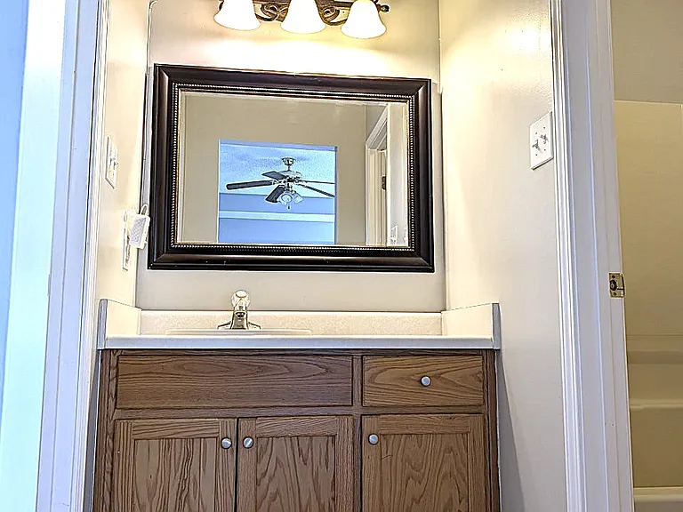 118 Georgetown Blvd — Photo 11