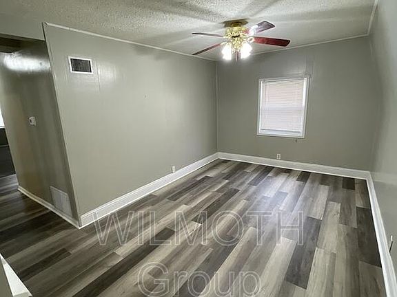 4th image of 210 Whitlock Ave APT C