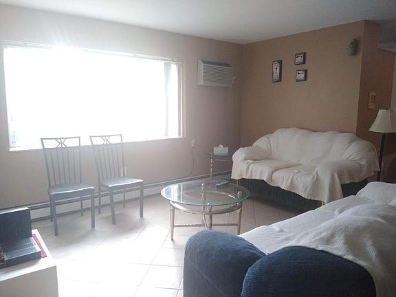 3rd image of 5200 Royalton Rd APT 1B