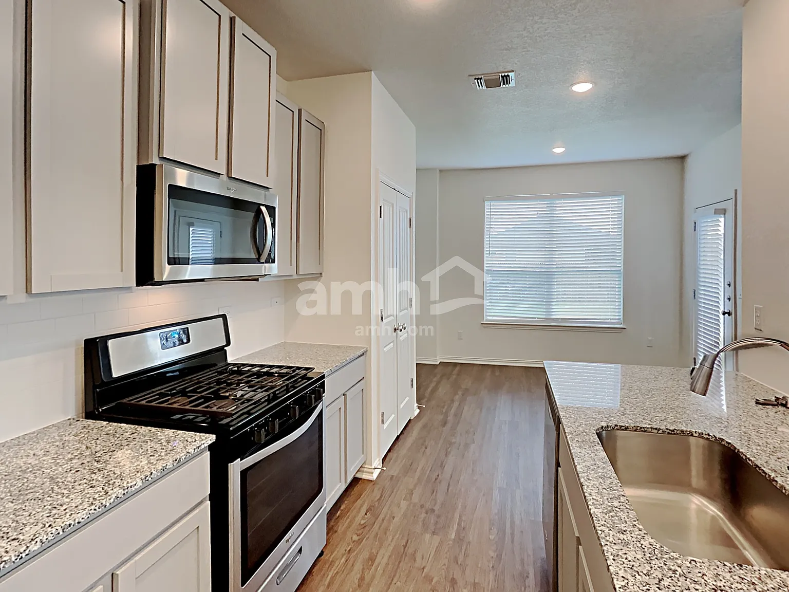 3 bed, 2.5 bath, 1532 sqft, $1,845 — Photo 3