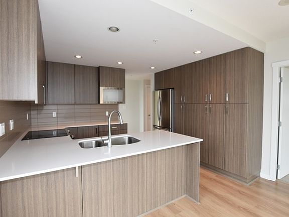 4th image of 125 Columbia St #603