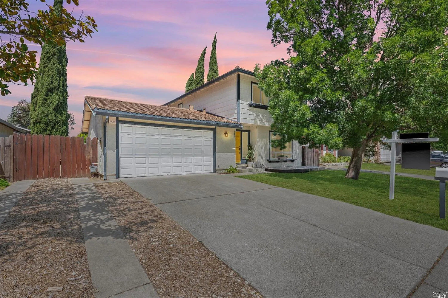 602 Hummingbird Way photo 1