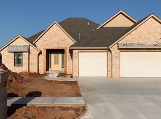 4812 Hambletonian Ln, Mustang, OK 73064