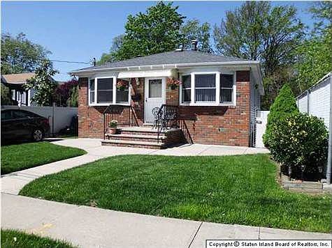 2nd image of 405 Adelaide Ave