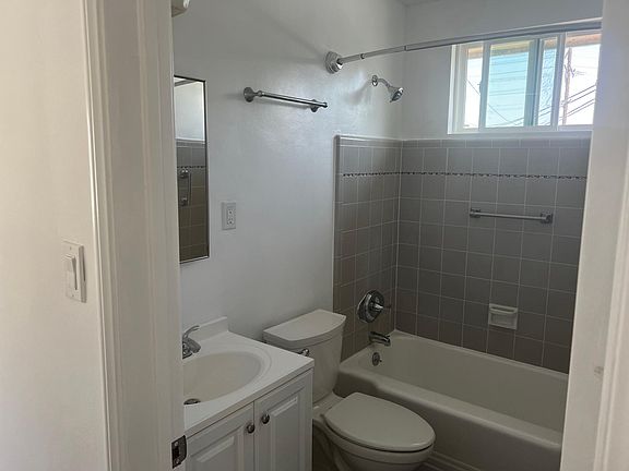 4th image of 542 W Glenoaks Blvd
