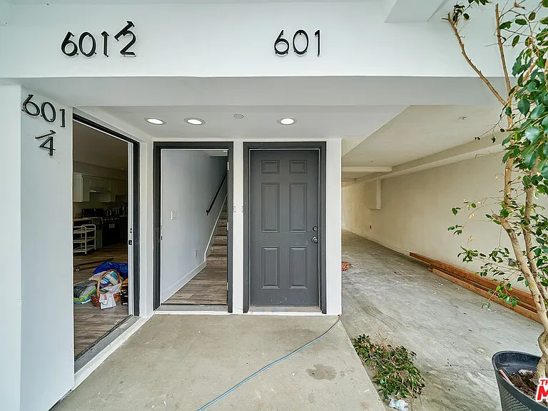 601 1/4 W 41st Pl — Photo 3