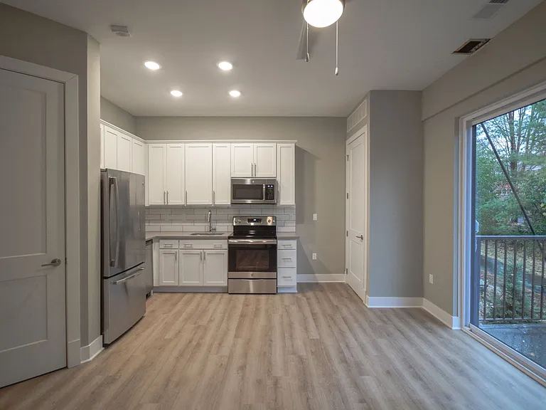 Cedar Valley Luxury Apartments — Photo 39