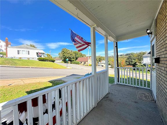 4th image of 3 Franklin Ave