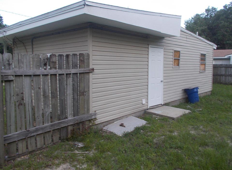 2nd image of 499 Northeast Ave