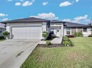 1027 Cedartree Ave, Lehigh Acres, FL 33971