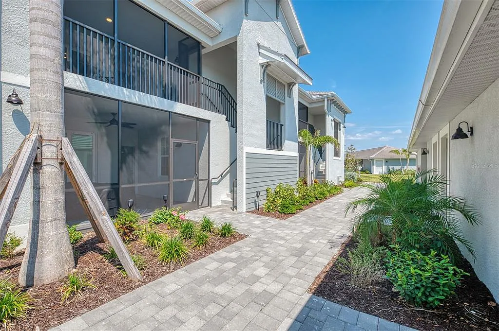 2 bed, 2.0 bath, 1365 sqft, $3,000 — Photo 3